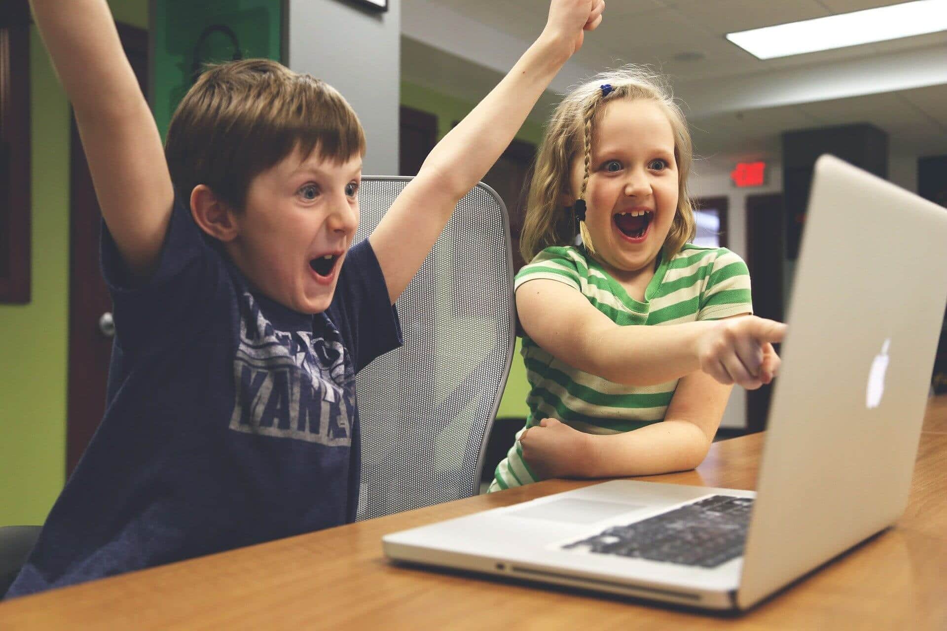 i pericoli del pubblicare le foto dei figli su social media i pericoli del pubblicare le foto dei figli su social media