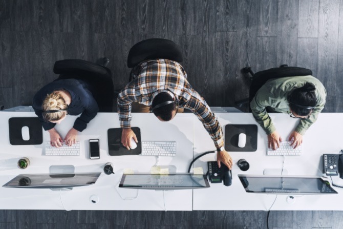 Un team di esperti di cybersecurity monitora gli
    avvisi di una soluzione EDR.